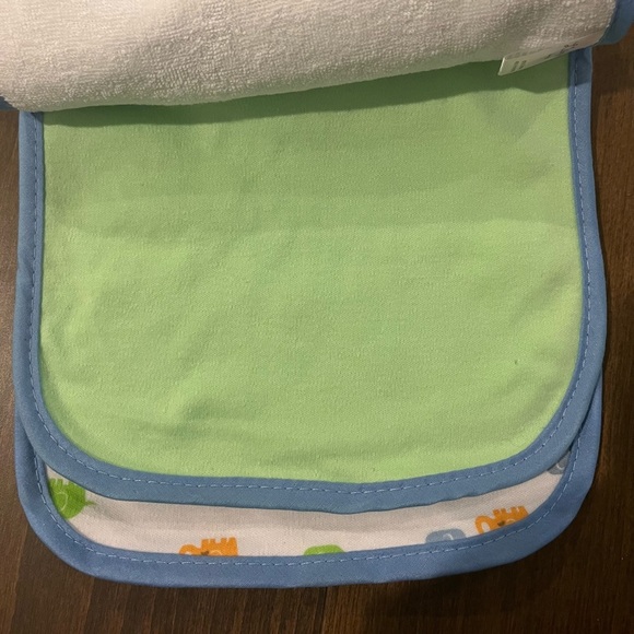 NWT L’amore by Baby Kiss Set of 5 Baby Bibs - Picture 4 of 6